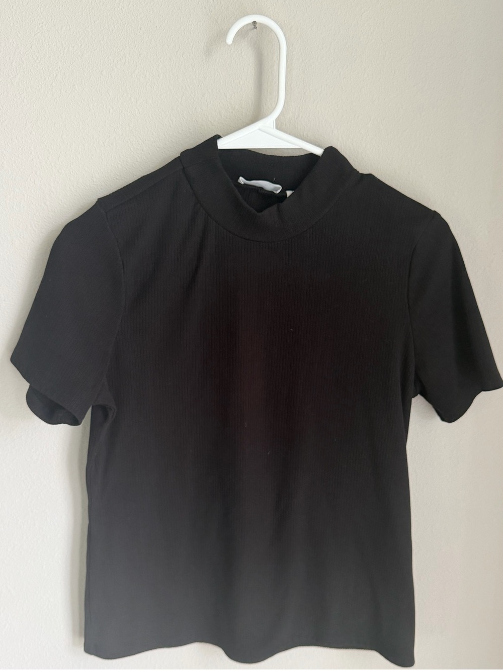 Womens Black Short-Sleeve Ribbed Crewneck Shirt